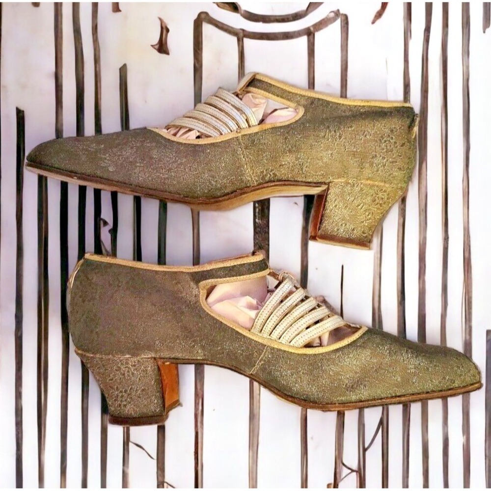 Vintage Art Deco Flapper Shoes In Embossed Metallic Fabric 6B